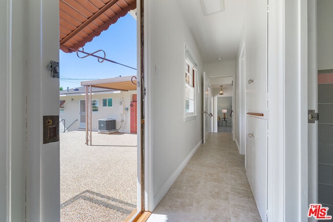 Building Photo - 100 E Kenneth Rd