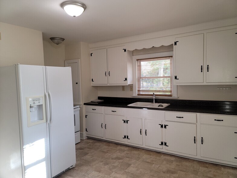 Building Photo - 1580 Whippoorwill Rd