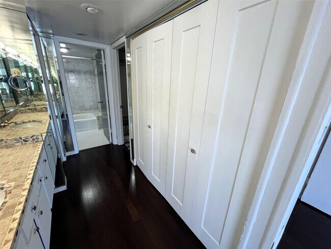 Building Photo - 3500 Galt Ocean Dr