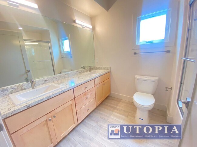 Building Photo - 3Bd/2Ba Townhouse Style Home with Office/Den and Garage- Centrally Located, Easy Commute