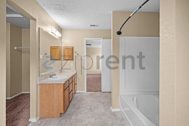 Building Photo - 1836 Vineridge Ln