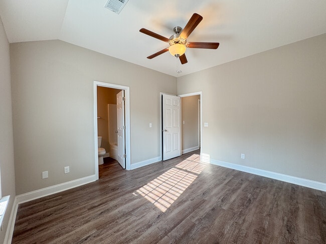 Building Photo - 215 Way Bill Cir