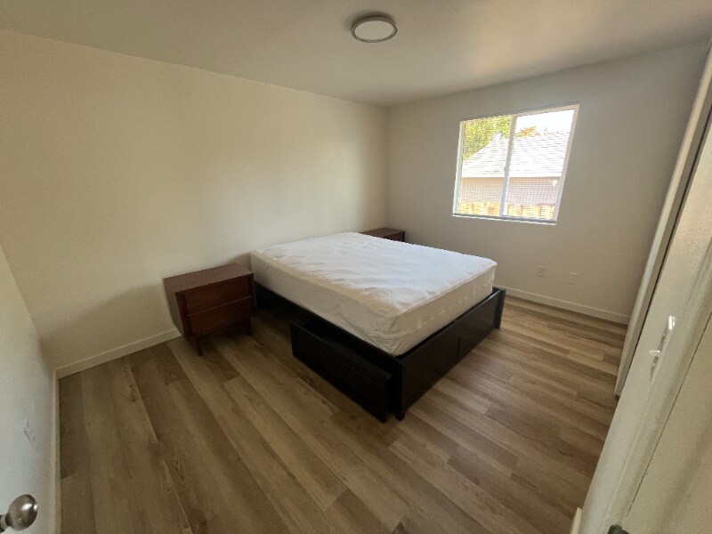 Building Photo - 1130 E 51st St