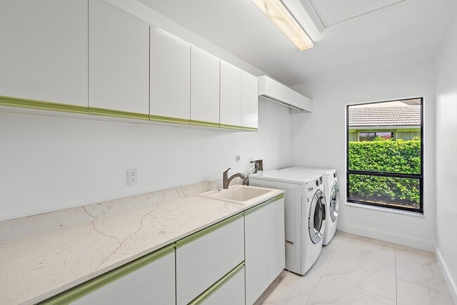 Building Photo - 18 Glencairn Rd