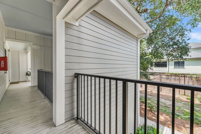 Building Photo - 266 Alexandra Dr