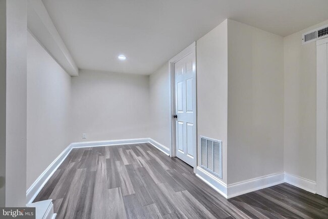 Building Photo - 6504 Rosemont Ave