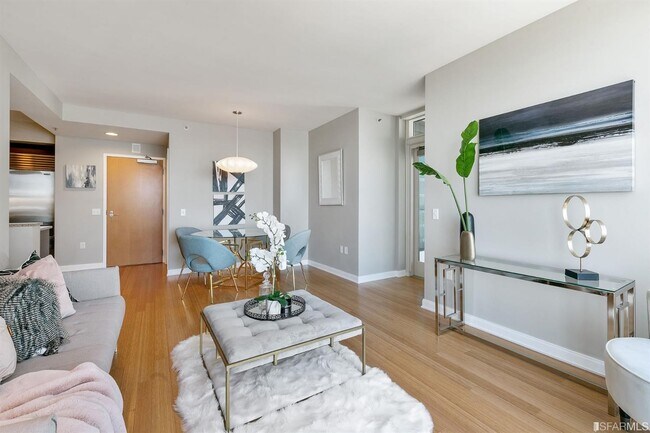 Building Photo - 425 1st St