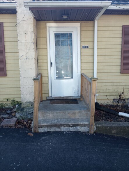 Building Photo - 1601 E Strasburg Rd