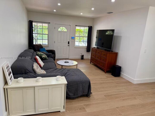 Building Photo - 15800 NE 15th Ave