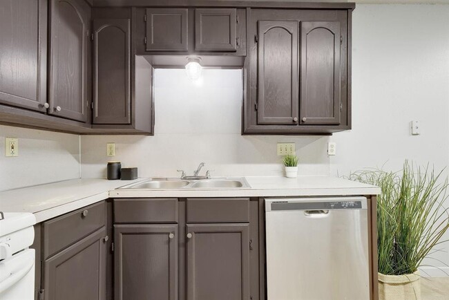 Building Photo - 6209 Langham St