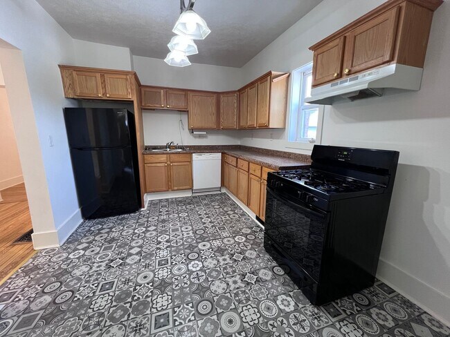 Building Photo - Recently Remodeled Single Family Home within Blocks of Downtown Grand Rapids!