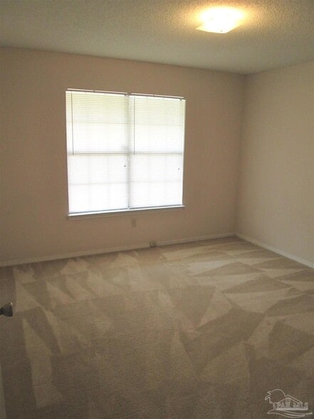 Building Photo - 6734 Bellview Pines Rd