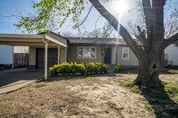 Building Photo - 3 Bed / 1 Bath in North Tulsa! Section 8 Welcomed!