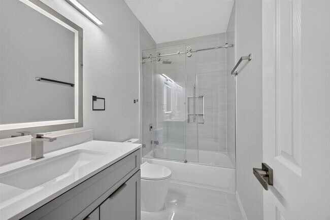 Building Photo - 24542 Bella Veneza Dr