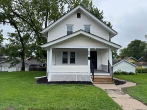 Building Photo - 1117 E Colorado St