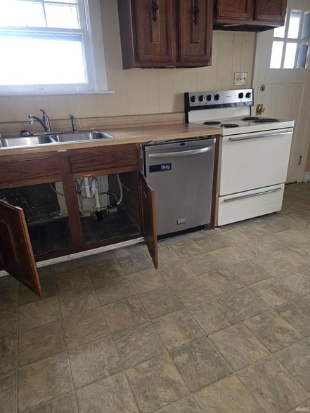 Building Photo - 216 S Grand Ave