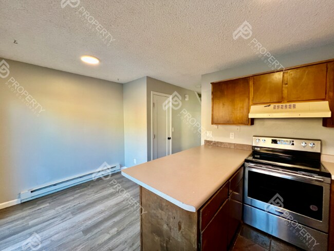 Building Photo - Em Ave Duplex