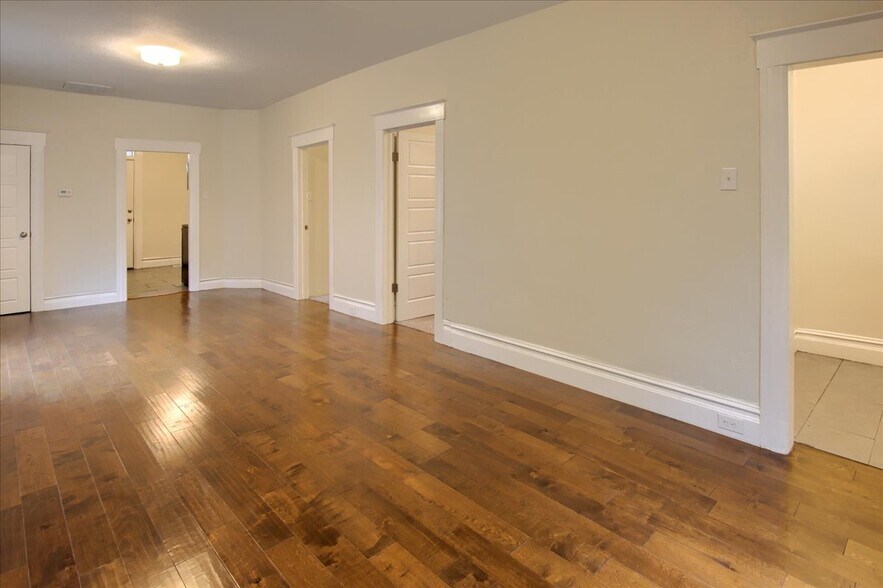 Building Photo - 159 W Paxton Ave