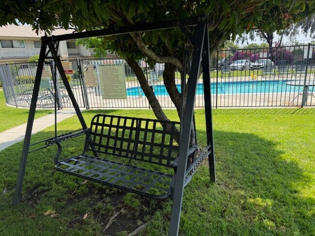 Building Photo - Upgraded 3-Bedroom Condo for Rent in Arleta!