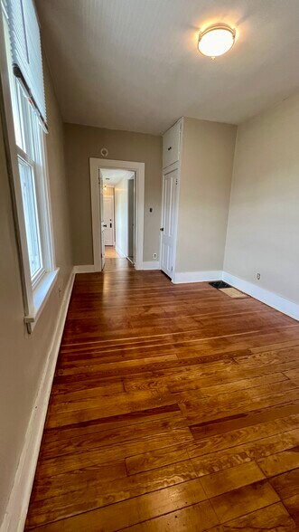 Building Photo - 784 Wilson St