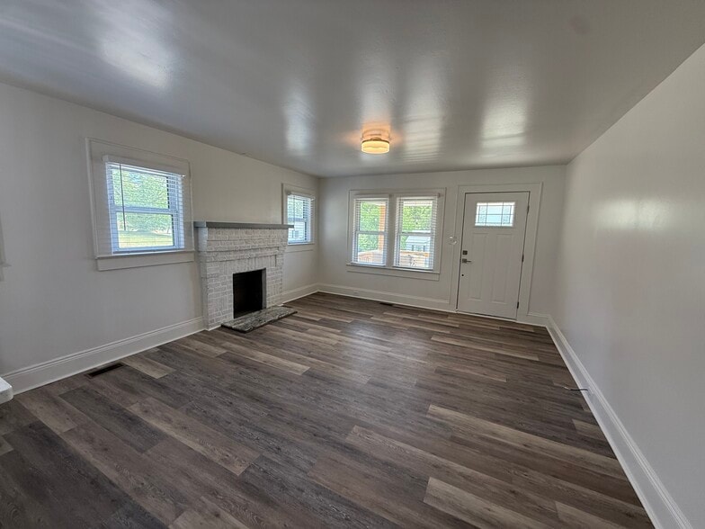 Building Photo - 712 Dixie Ave NW