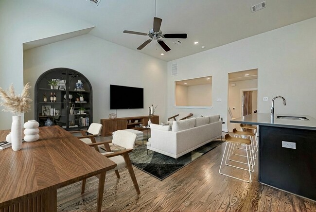 Building Photo - 4025 Tulane St