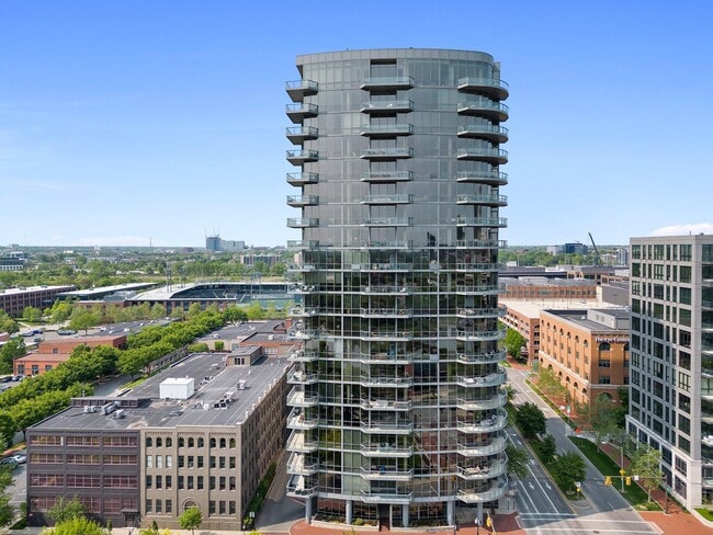 Building Photo - 300 W Spring St