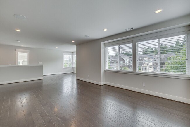 Building Photo - Beautiful 4 bedroom home in Canterbury Par...