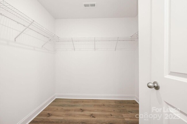 Building Photo - 3308 Glade Dr