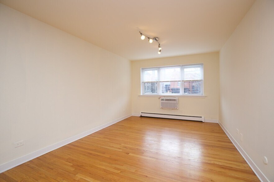 Building Photo - 628 W Wrightwood Ave