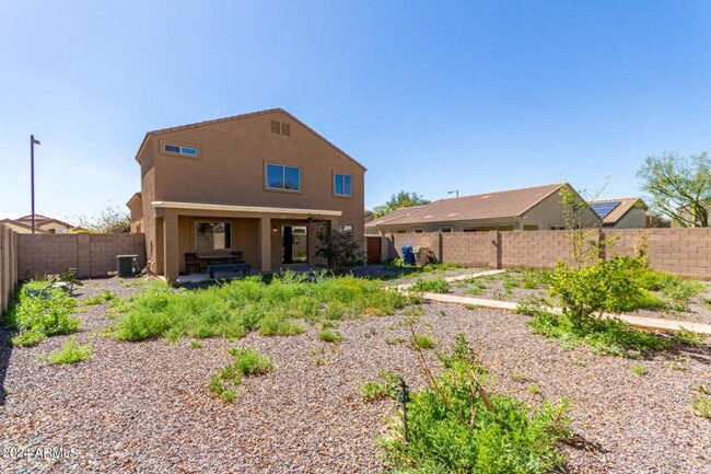 Building Photo - Spacious 4 bedroom home in Buckeye!