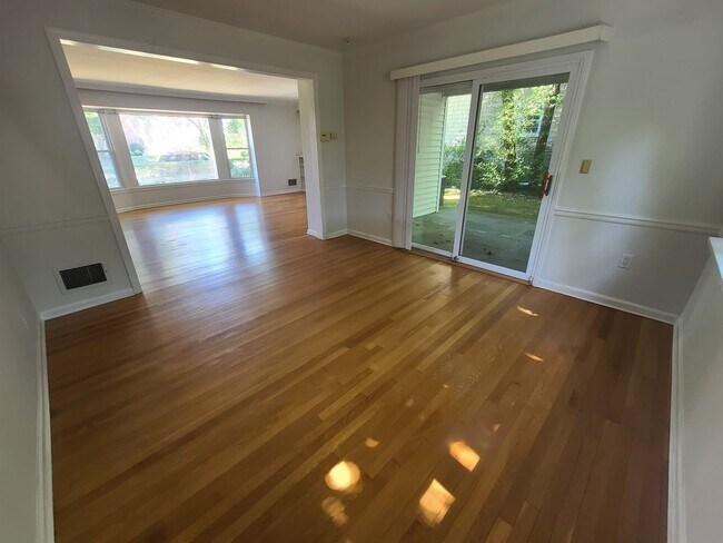 Building Photo - Scarsdale Rental Fully Updated 4 bedroom p...