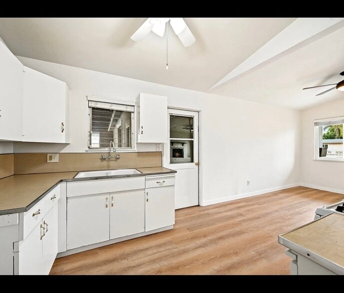 Building Photo - 927 Gray Dr