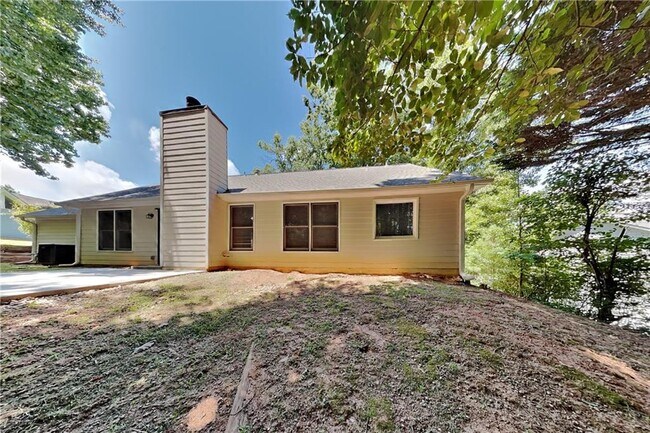 Building Photo - 5665 Enchantress Ln NE
