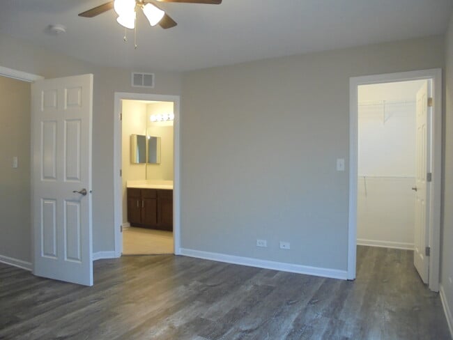 Building Photo - 674 Lincoln Station Dr