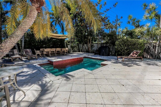 Building Photo - 1410 Polk St