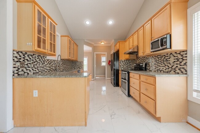 Building Photo - 1701 Stratford View Dr