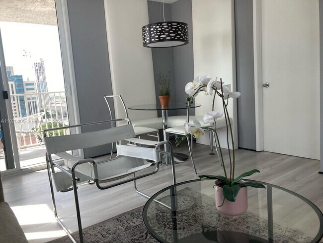 Building Photo - 800 N Miami Ave