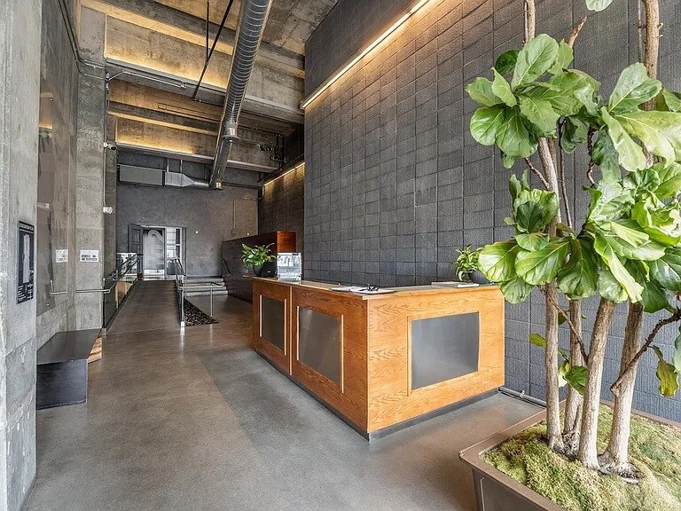 Building Photo - 510 S Hewitt St