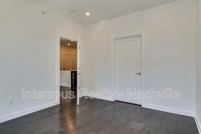 Building Photo - 3116 West End Cir