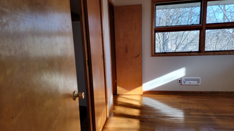 Building Photo - 404 Crestwood Ct