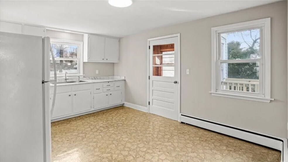 Building Photo - 28 Leuvine St