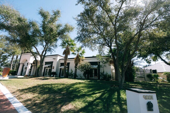 Building Photo - 415 Merlin Rd