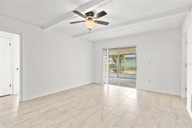 Building Photo - Lakefront Living in Longwood – Winsor Manor