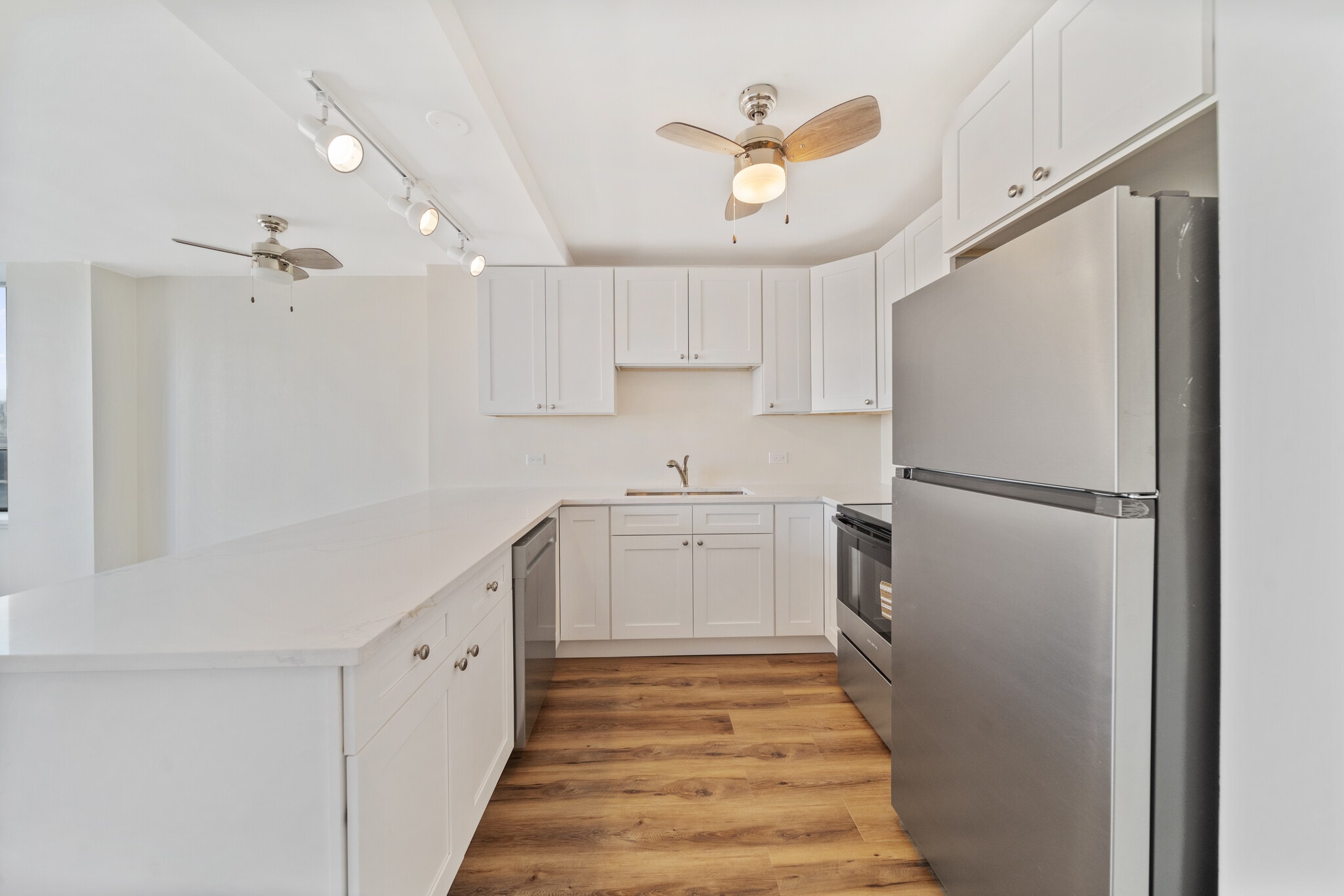 Building Photo - 1460 N Sandburg Ter