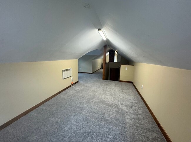Building Photo - Large Augustana Rental Home