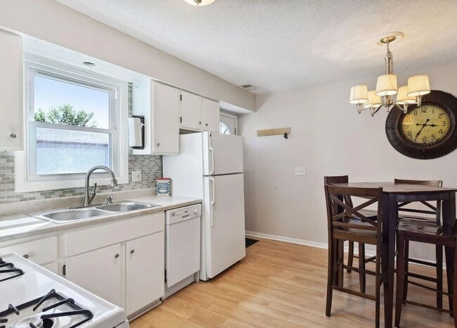 Building Photo - Charming & Spacious 3-Bedroom Home for Rent in Shakopee