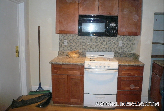 Building Photo - 1064 Beacon St
