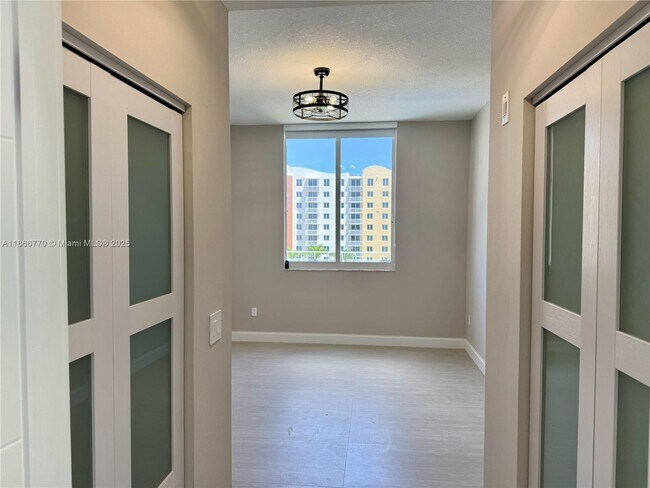 Building Photo - 2775 NE 187th St