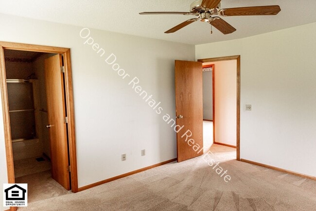 Building Photo - Great 3 bedroom home available!!